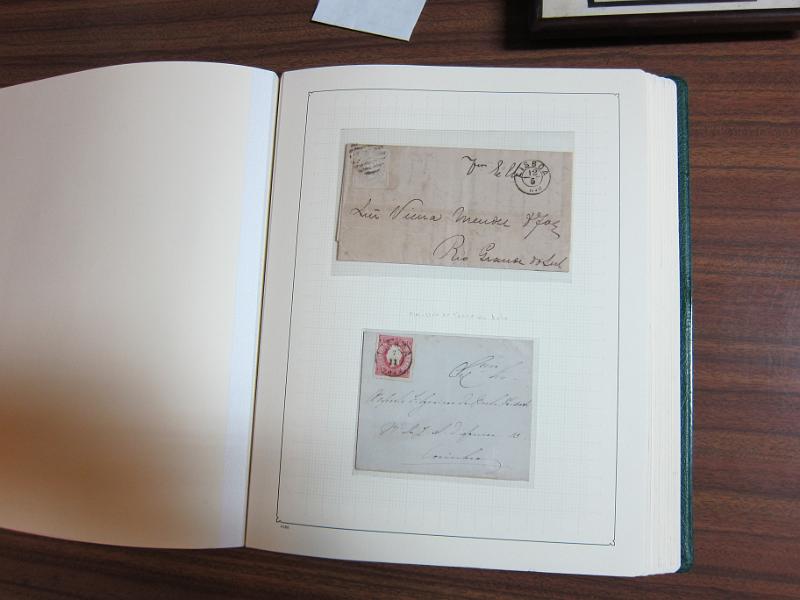 0018 (38).JPG -     Lote:    18      Marcofilia      Lotes Especiais       Descrição:         Portugal &mdash; Colecção especializada em dois álbuns com estudo especializado das marcas de duplo círculo e circulares de Lisboa, com selos de diversas emissões e cartas. Lote a ver.        Lote       Valor Base:     &euro; 1.000,00     Valor Venda:     Retirado     